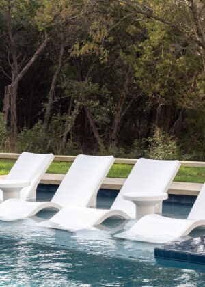 4 Line Chaise Chairs + 2 Fluent Side Tables